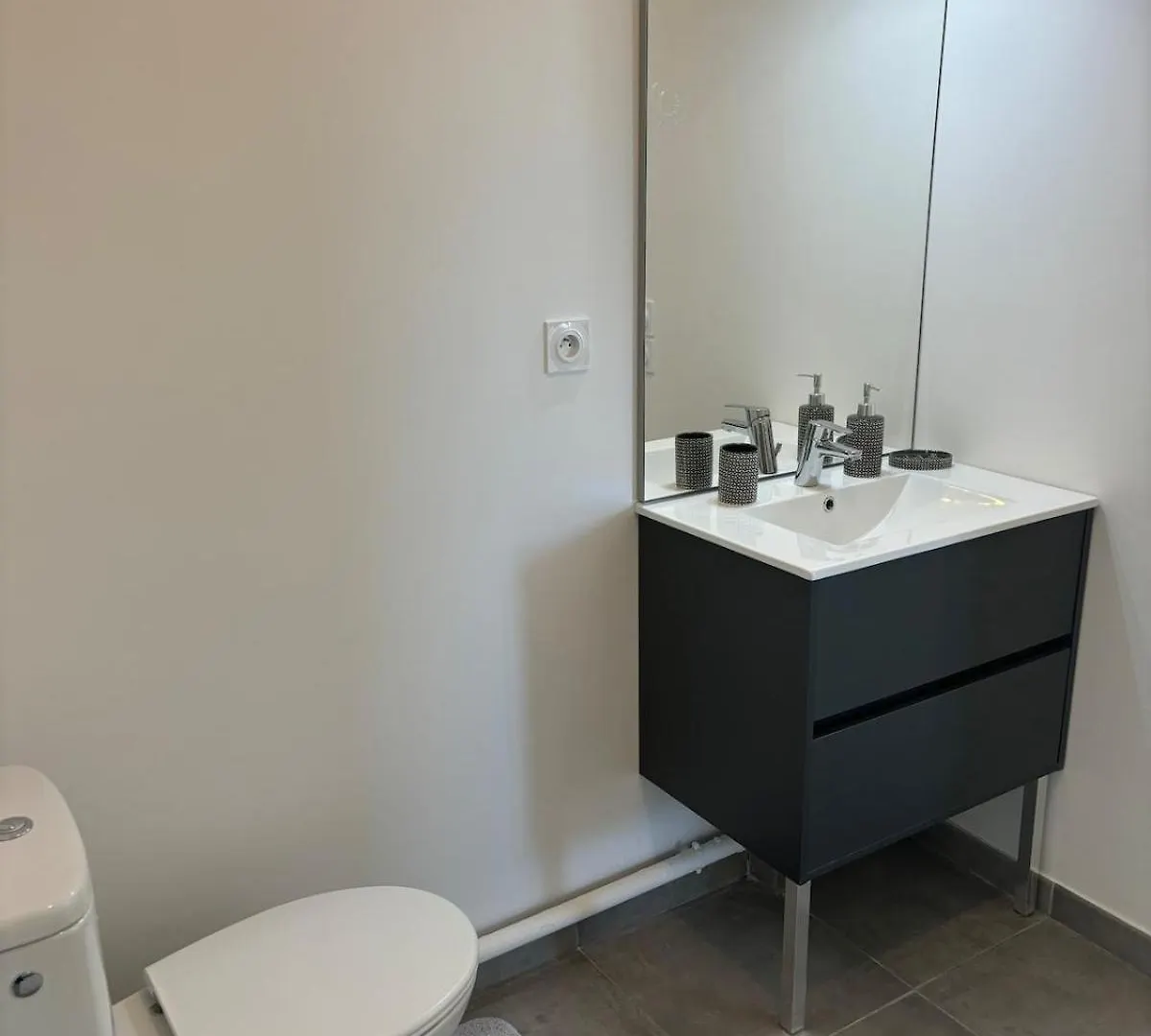 Appart T2 Avec Piscine Et Climatisation A St Just Marseille Apartment