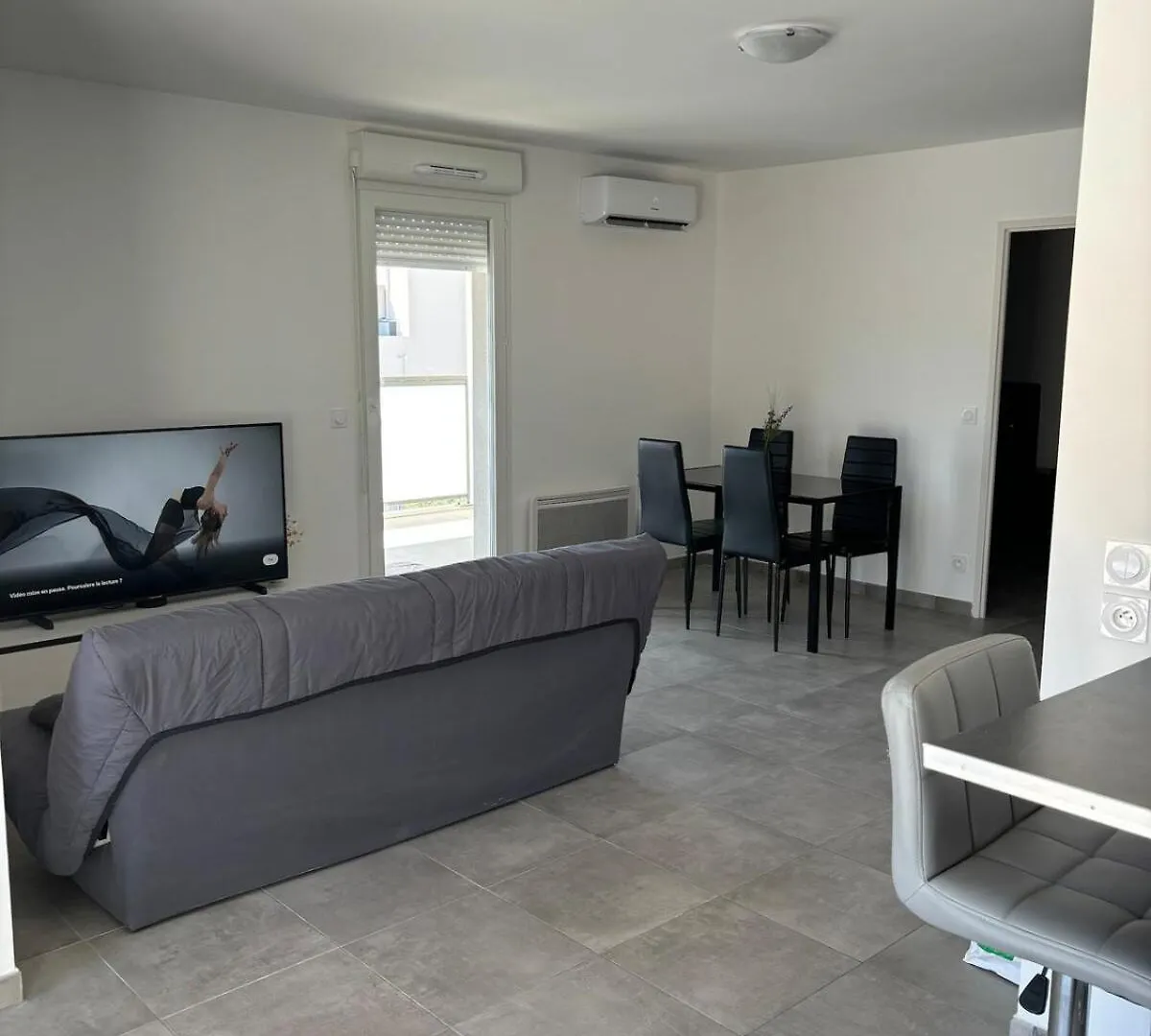 Appart T2 Avec Piscine Et Climatisation A St Just Marseille Apartment