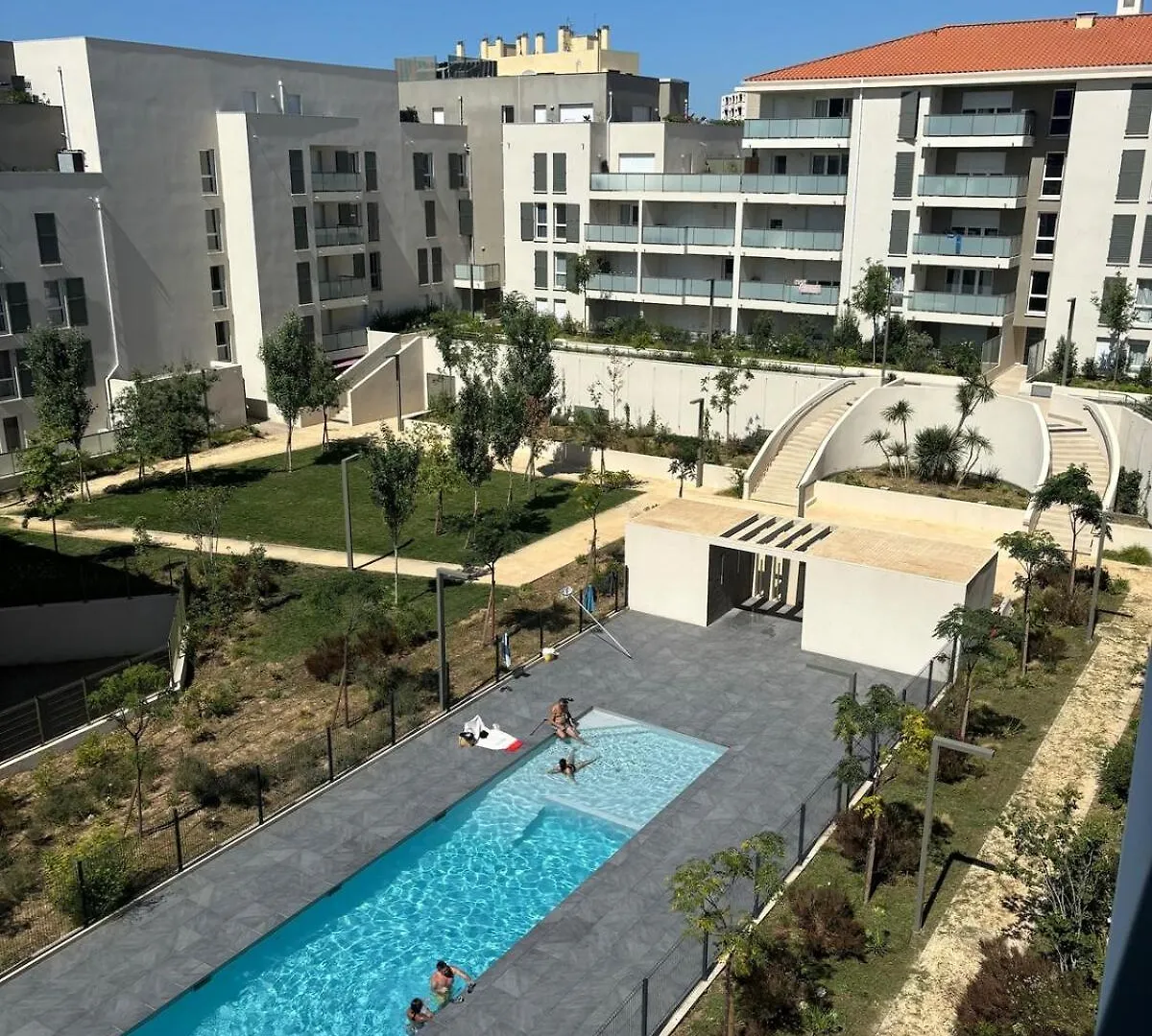 Appart T2 Avec Piscine Et Climatisation A St Just Marseille